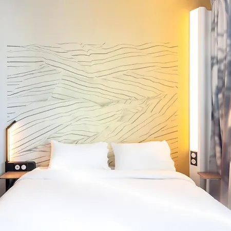 Hotel Centre Port De Commerce