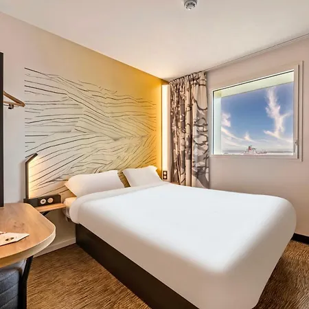 Otel Centre Port De Commerce