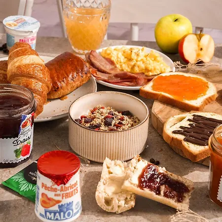 Otel Centre Port De Commerce 3*