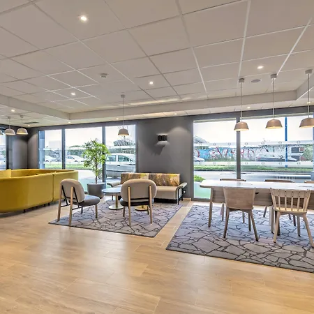 Otel Centre Port De Commerce