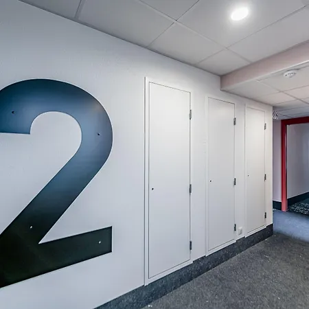 Otel Centre Port De Commerce