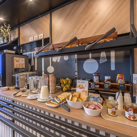 Centre Port De Commerce 3*