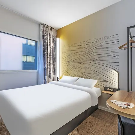 Otel Centre Port De Commerce 3*