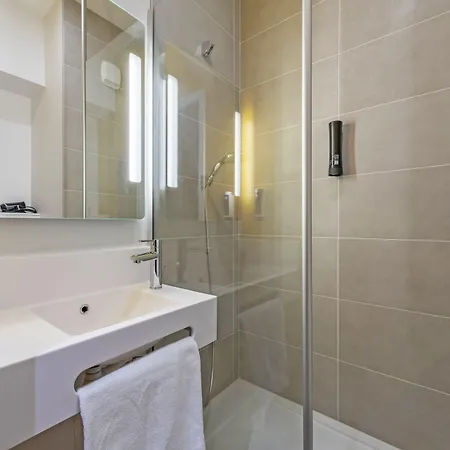 Otel Centre Port De Commerce 3*