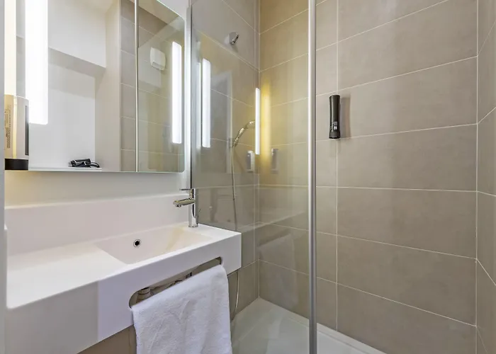 酒店 Centre Port De Commerce 3*