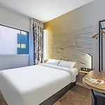 Hotel Centre Port De Commerce 3*