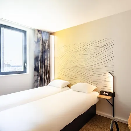 Centre Port De Commerce Hotell