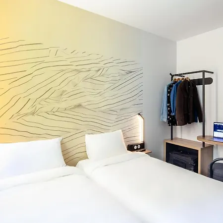 Hotel Centre Port De Commerce 3*