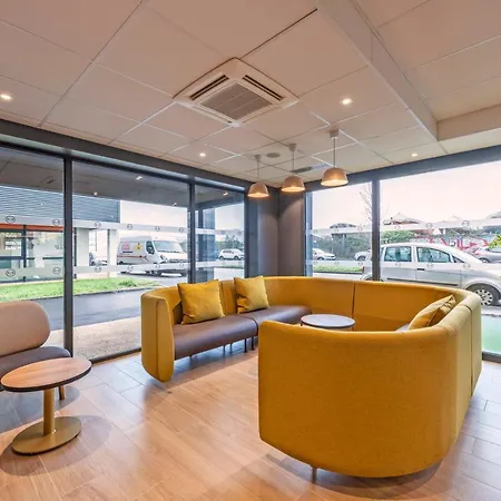 Centre Port De Commerce 3*