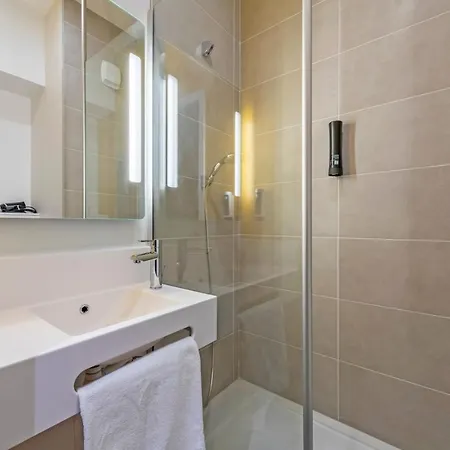Hotell Centre Port De Commerce 3*