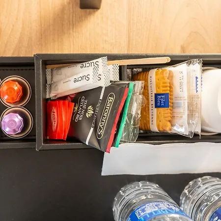 Centre Port De Commerce מלון