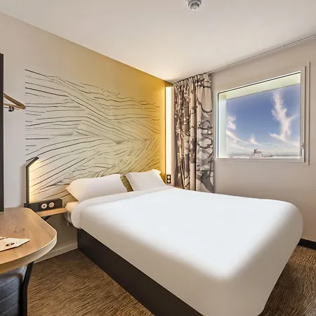 Centre Port De Commerce 3*