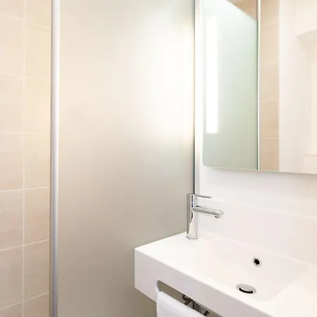 Centre Port De Commerce 3*