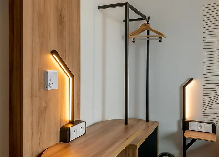 Otel Centre Port De Commerce 3*