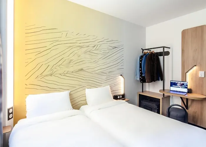 Otel Centre Port De Commerce 3*