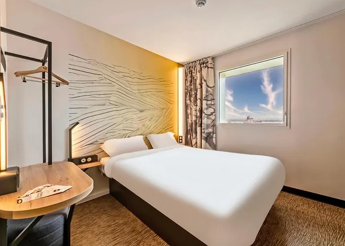 Otel Centre Port De Commerce