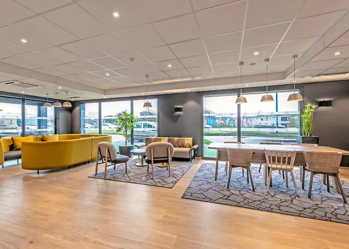 Hotel Centre Port De Commerce