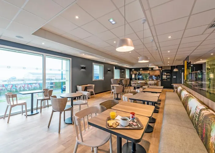 Centre Port De Commerce Otel 3*