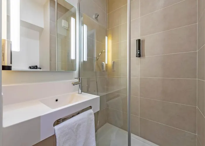 Otel Centre Port De Commerce 3*