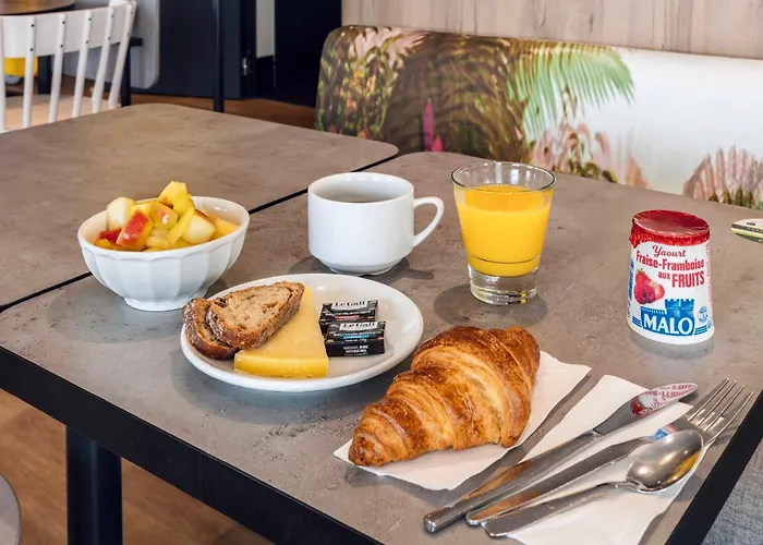 Hotel Centre Port De Commerce