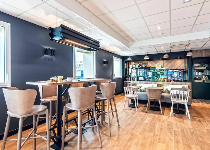 Centre Port De Commerce Otel