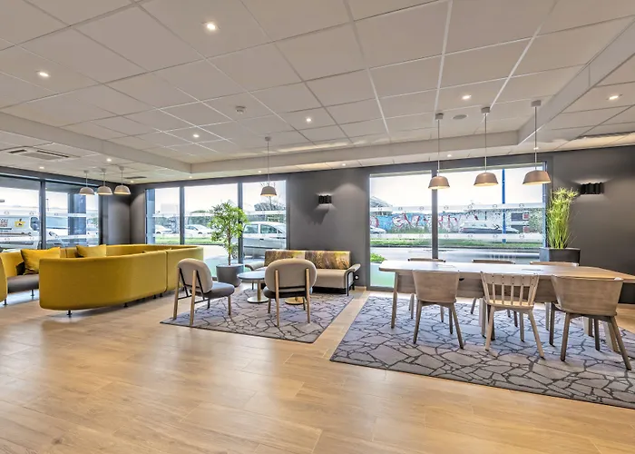 Otel Centre Port De Commerce