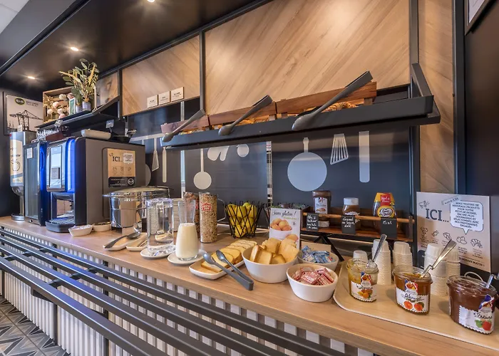 Centre Port De Commerce 3*