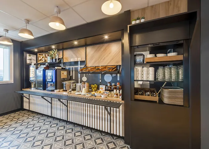 Otel Centre Port De Commerce 3*