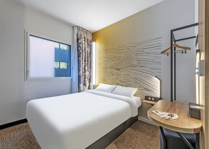 Otel Centre Port De Commerce 3*