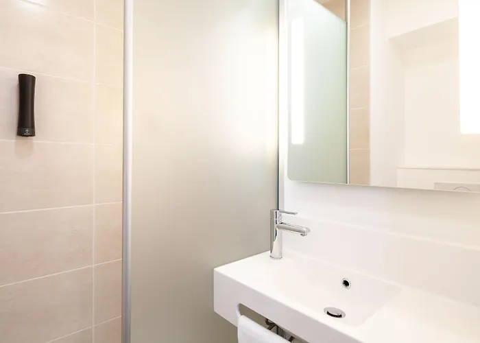 Centre Port De Commerce 3*